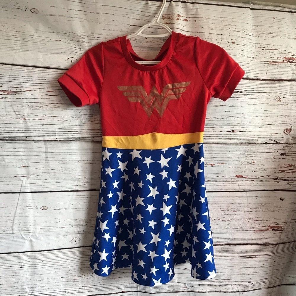 - Halloween wonder women costume